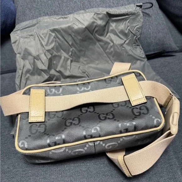 Gucci Black and Tan Belt Bag - Picture 2 of 4